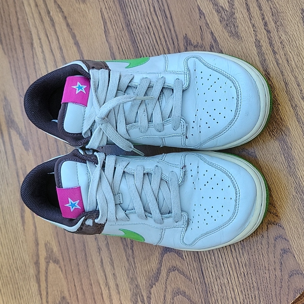Nike Shoes - women's size 8